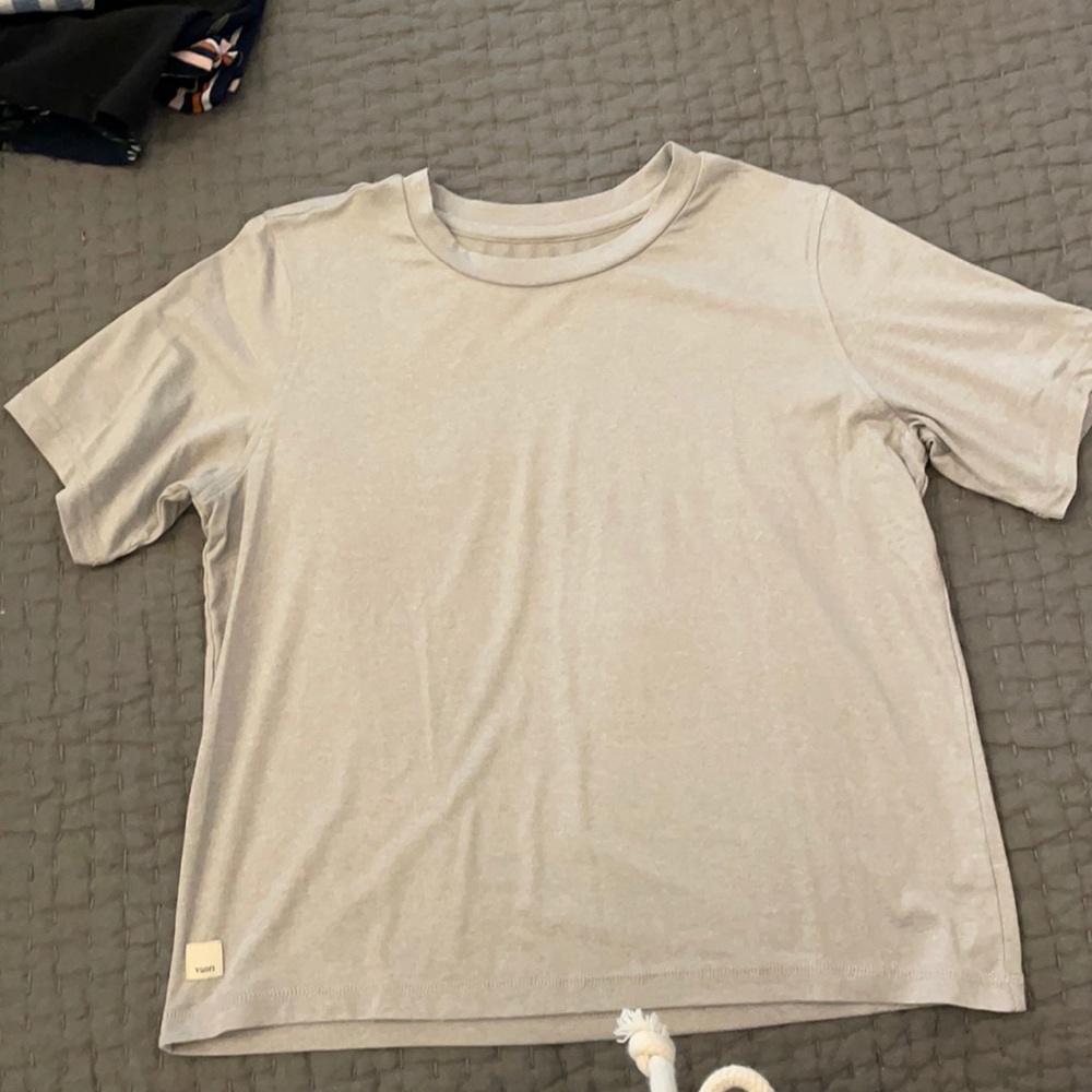 Vuori workout shirt